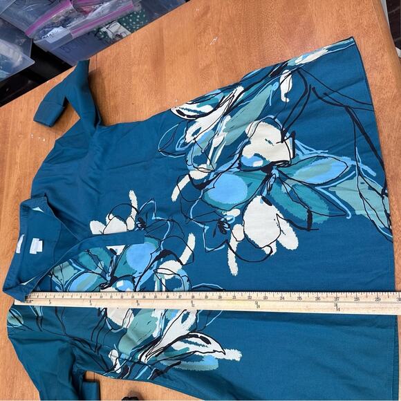 Chico’s Size 1 US 8 No Iron Stretch Tunic Top Teal Green Floral Mandarin Floral - Picture 7 of 8